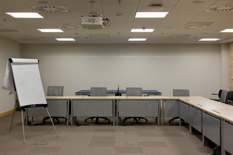 Wnętrze biura sektora outsourcingowego w Krakowie – współczesna przestrzeń pracy