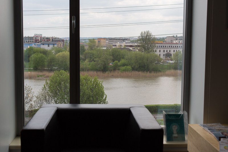 Wnętrze biura sektora outsourcingowego w Krakowie – współczesna przestrzeń pracy