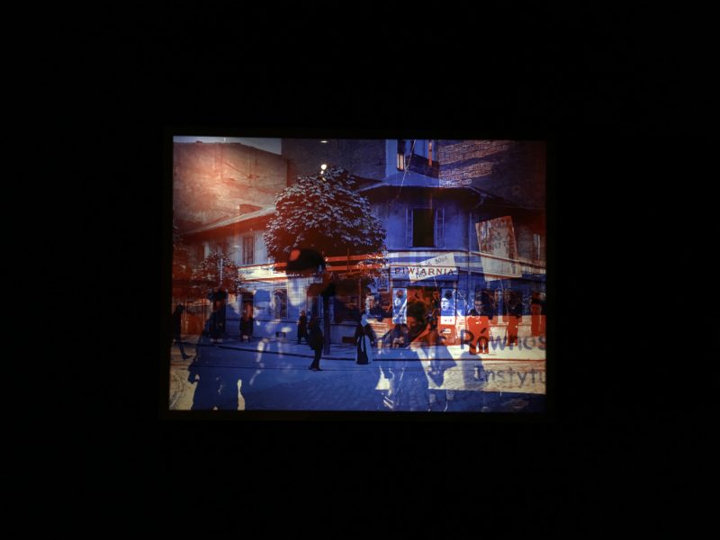 Obudziłem się nagle w Barcelonie, kolaż w formie lightboxu odnoszący się do baru Barcelona przy ulicy Straszewskiego w Krakowie