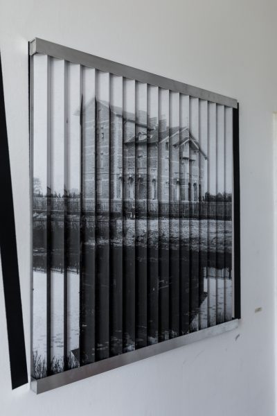 Dom w szczególe, instalacja artystyczna odnosząca się do historii i materialnych śladów domu w Kraków Art House