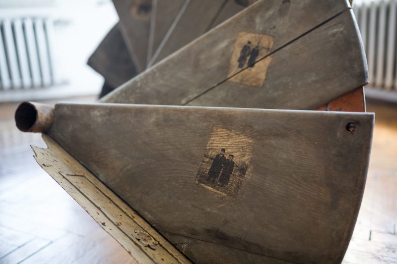 Dom w szczególe, detal instalacji prezentowanej w Kraków Art House