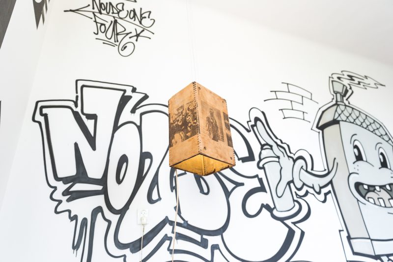 Dom w szczególe, instalacja artystyczna odnosząca się do historii i materialnych śladów domu w Kraków Art House