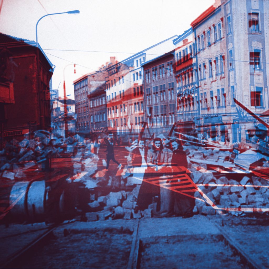 Poza przeszłością i teraźniejszością, kolaż fotograficzny łączący archiwalne i współczesne obrazy dzielnicy Žižkov