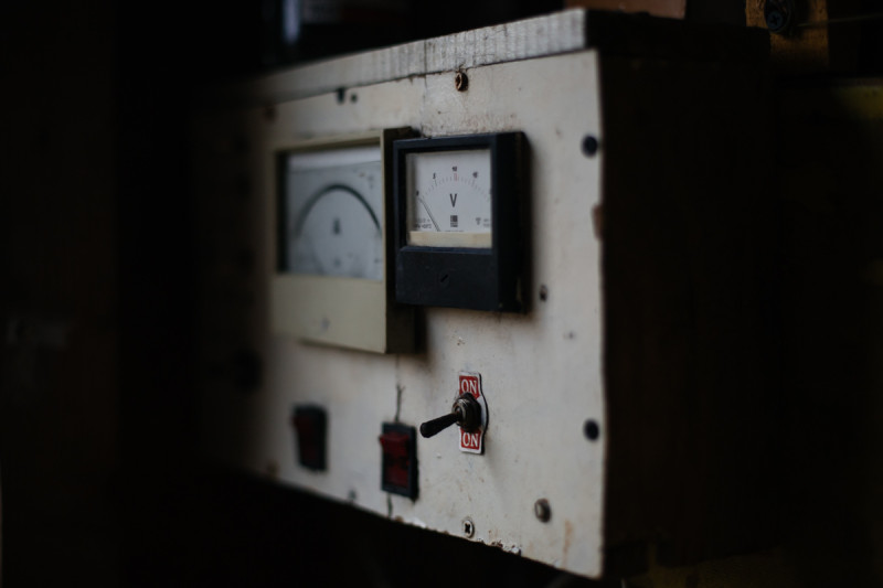 Wnętrze site-specific „Teleporter” z improwizowanymi elementami wyposażenia