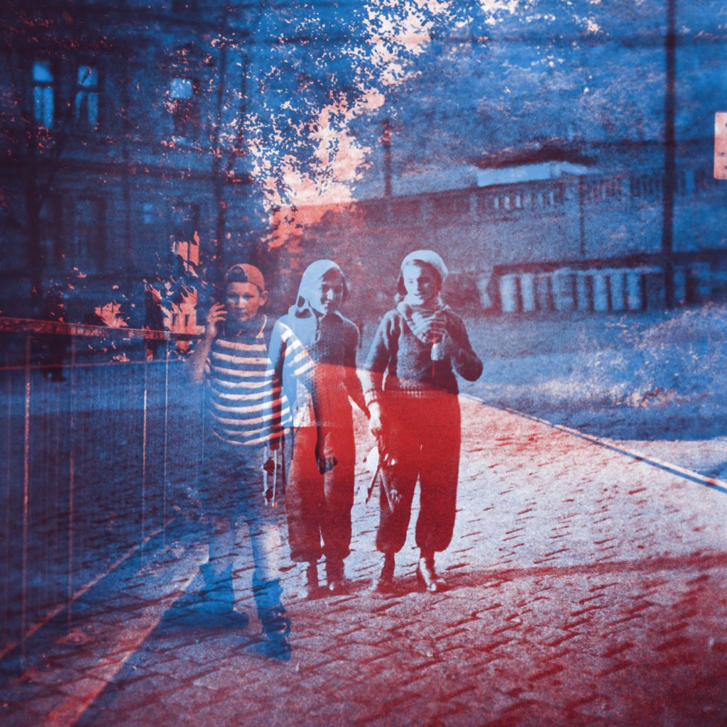 Poza przeszłością i teraźniejszością, kolaż fotograficzny z archiwalnych i współczesnych scen dzielnicy Žižkov